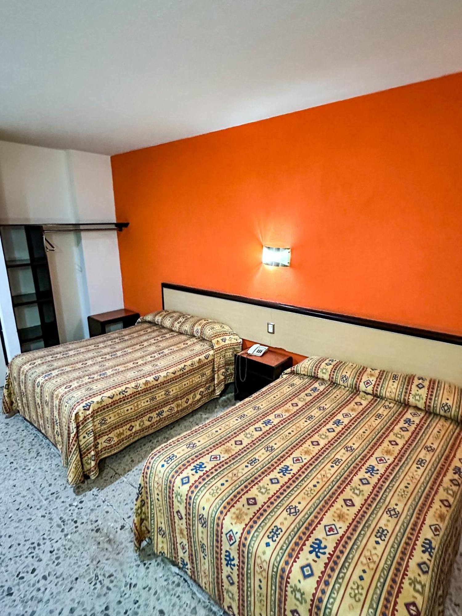 Hotel Montreal Леон Екстер'єр фото