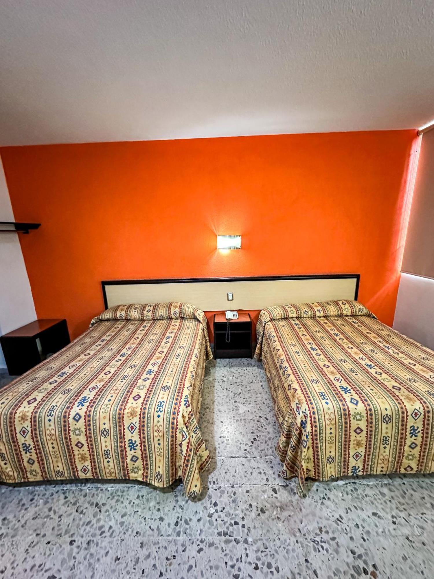 Hotel Montreal Леон Екстер'єр фото