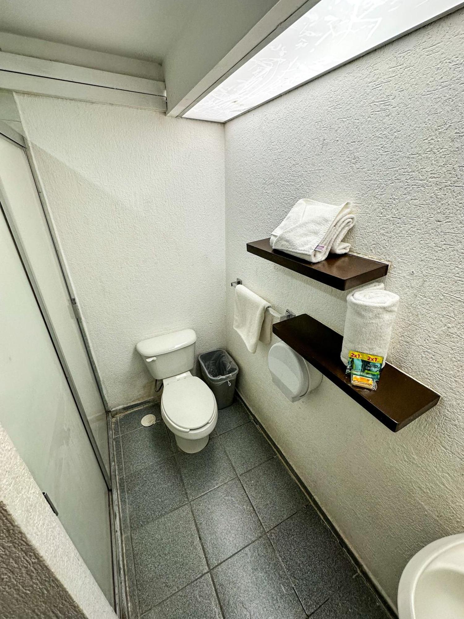 Hotel Montreal Леон Екстер'єр фото