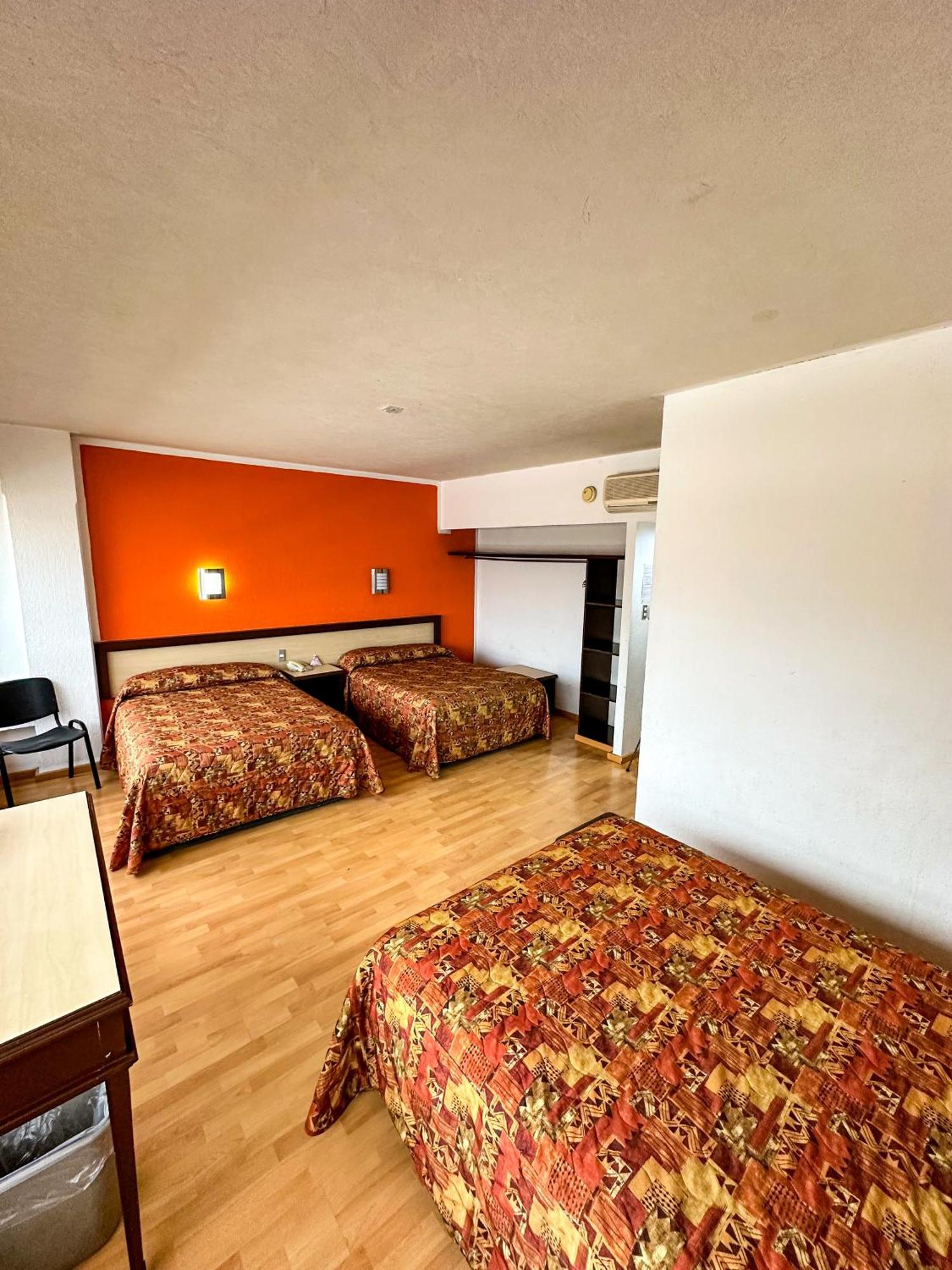 Hotel Montreal Леон Екстер'єр фото