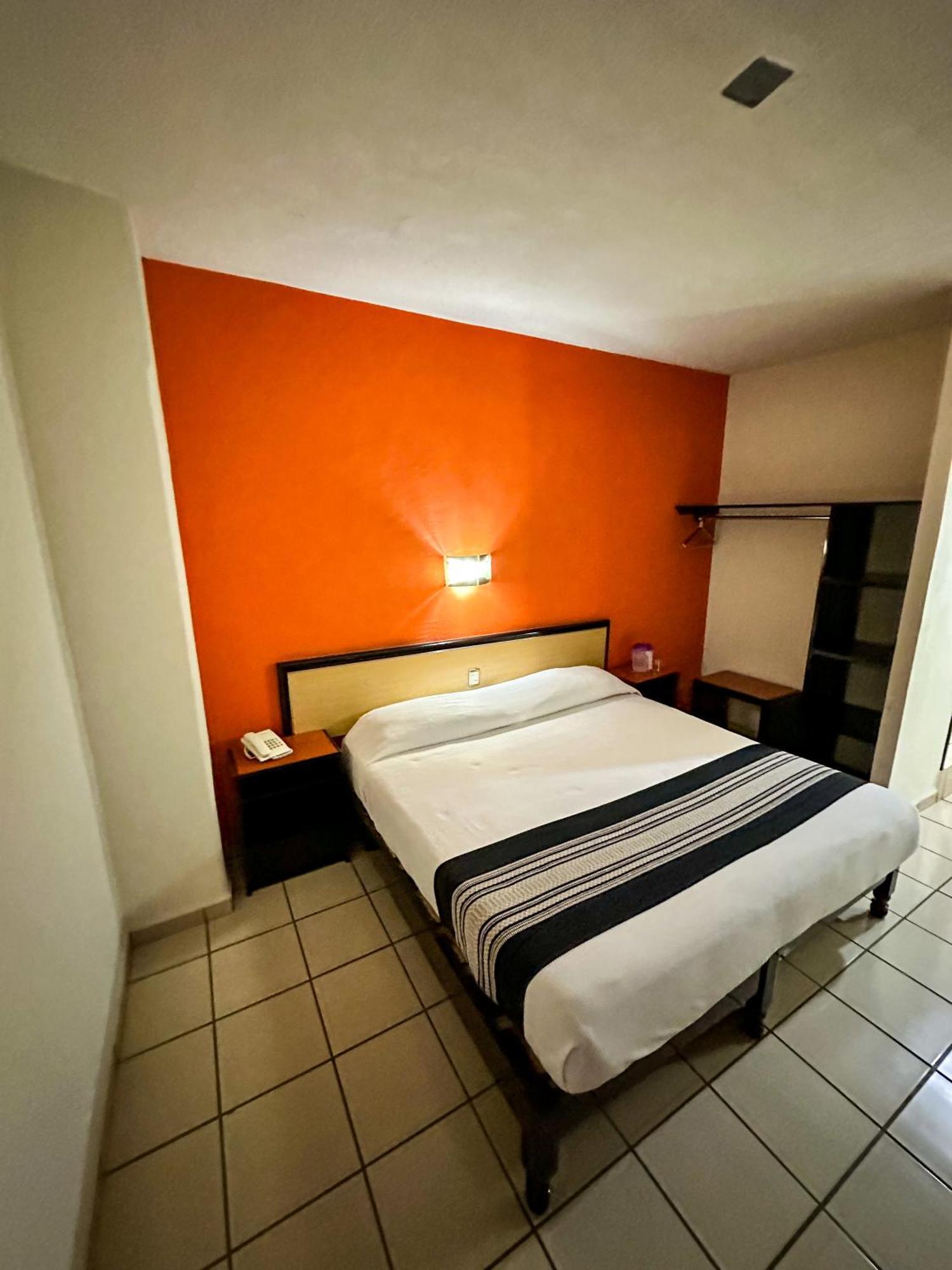 Hotel Montreal Леон Екстер'єр фото