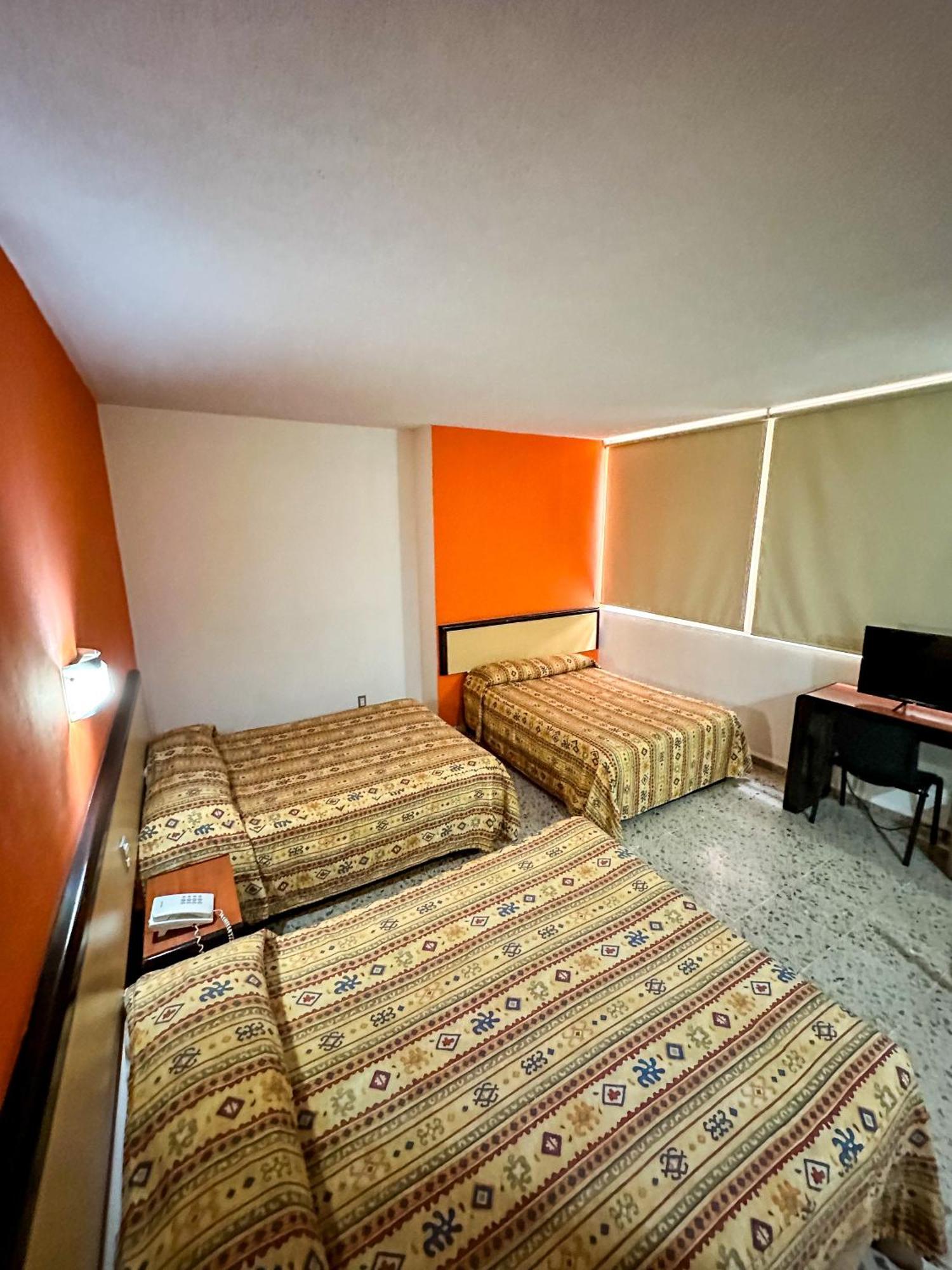 Hotel Montreal Леон Екстер'єр фото