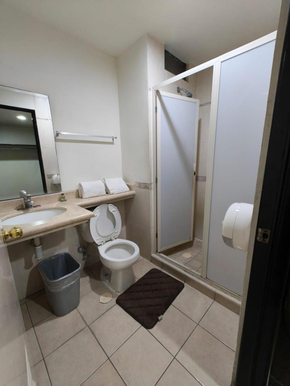 Hotel Montreal Леон Екстер'єр фото