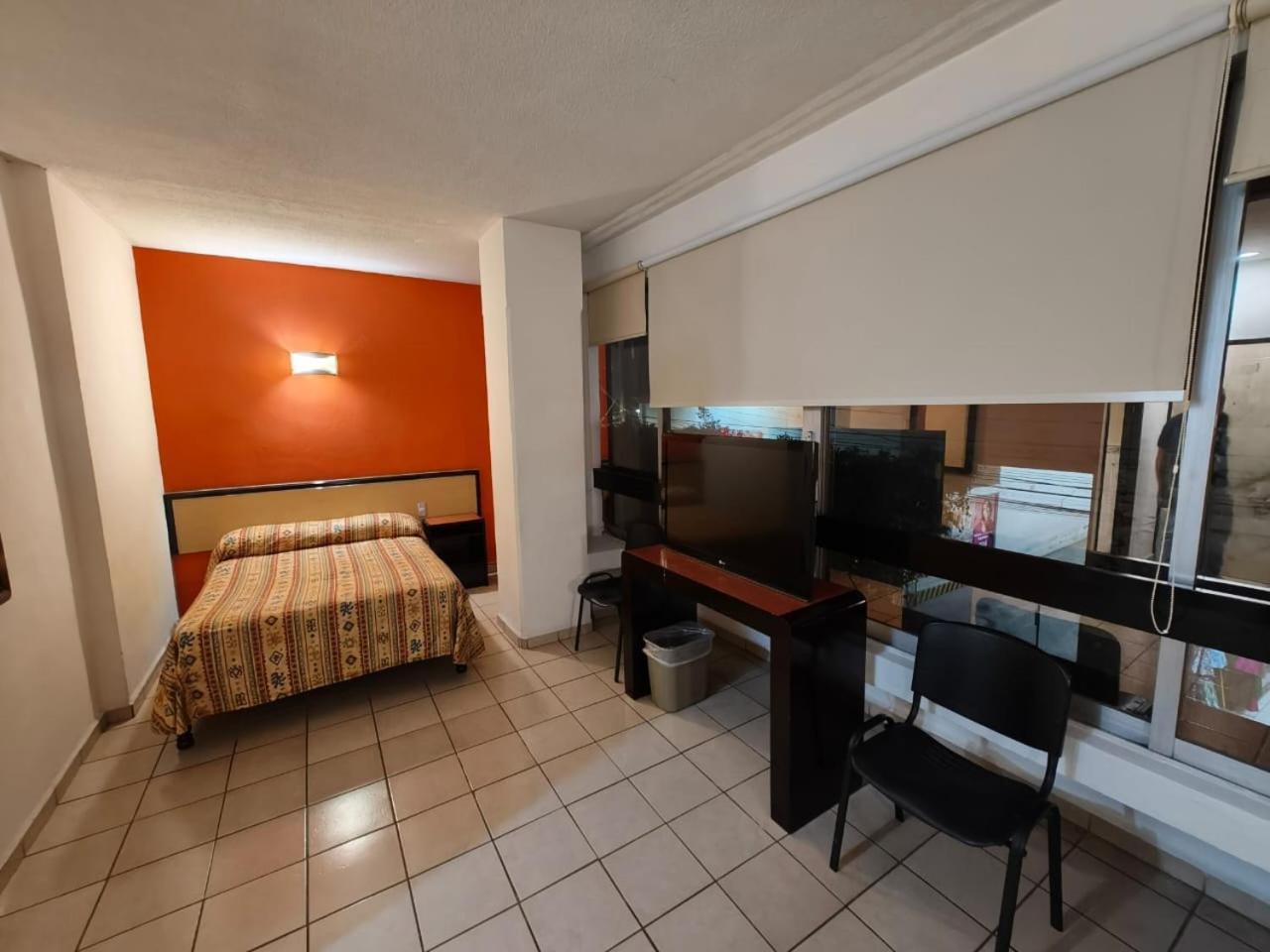 Hotel Montreal Леон Екстер'єр фото