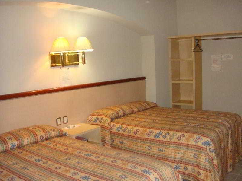Hotel Montreal Леон Екстер'єр фото