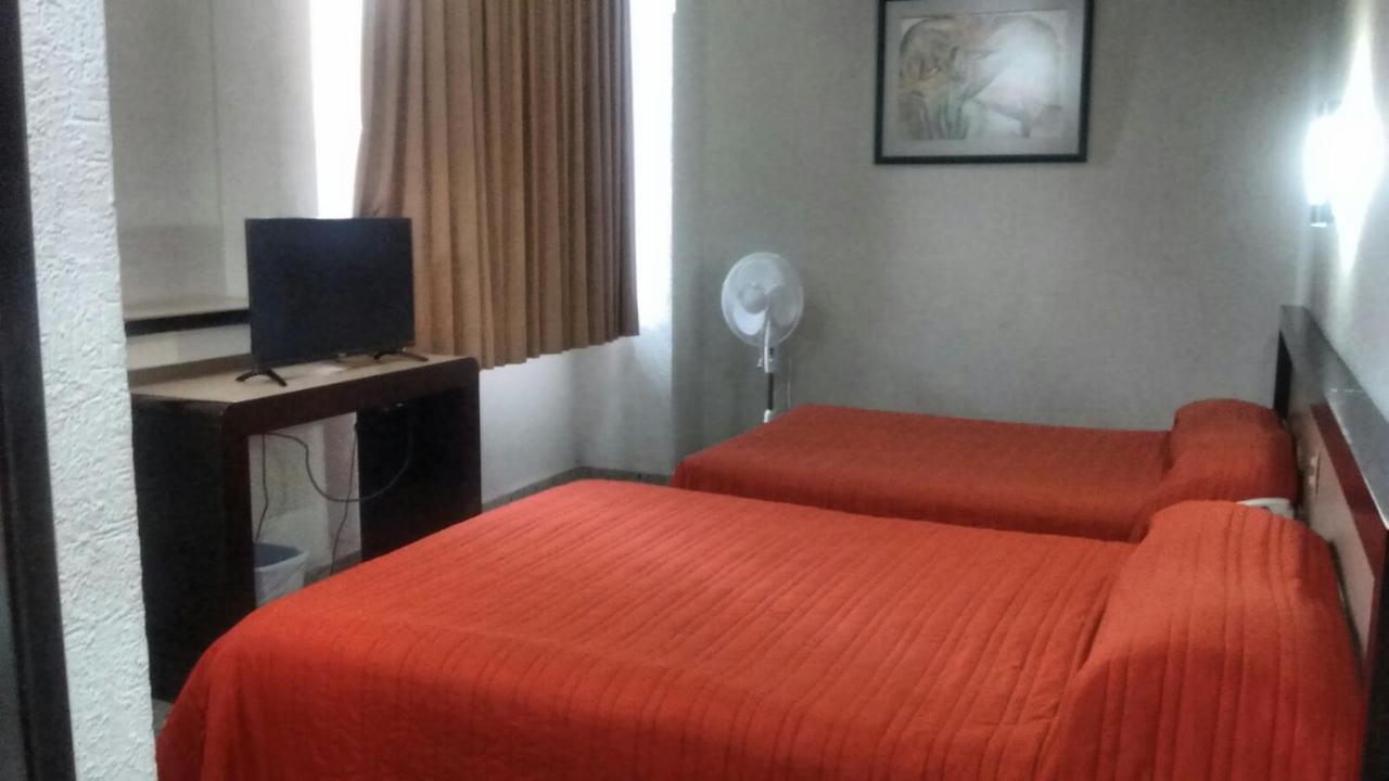 Hotel Montreal Леон Екстер'єр фото