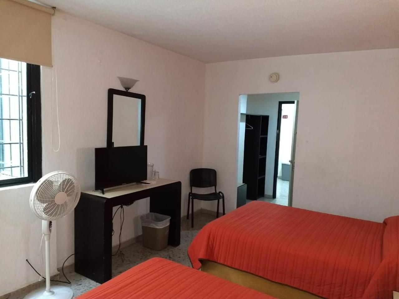 Hotel Montreal Леон Екстер'єр фото