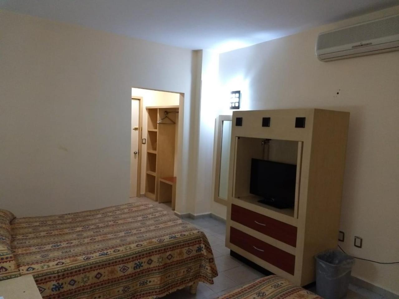 Hotel Montreal Леон Екстер'єр фото