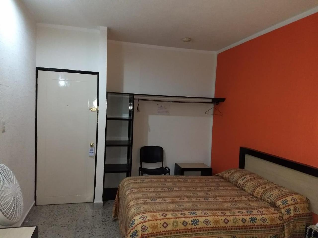 Hotel Montreal Леон Екстер'єр фото