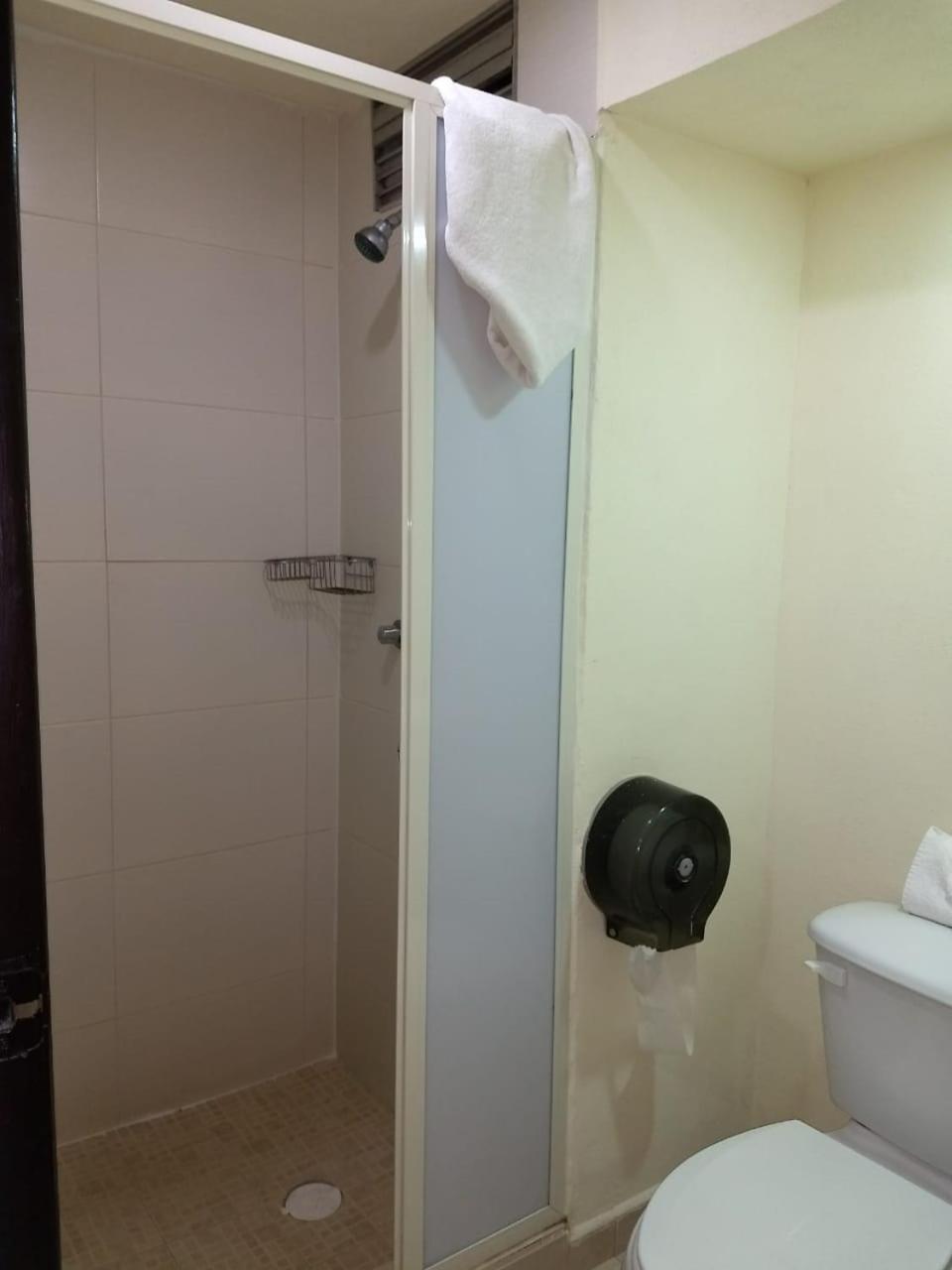 Hotel Montreal Леон Екстер'єр фото