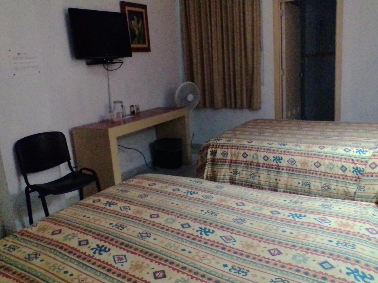Hotel Montreal Леон Екстер'єр фото